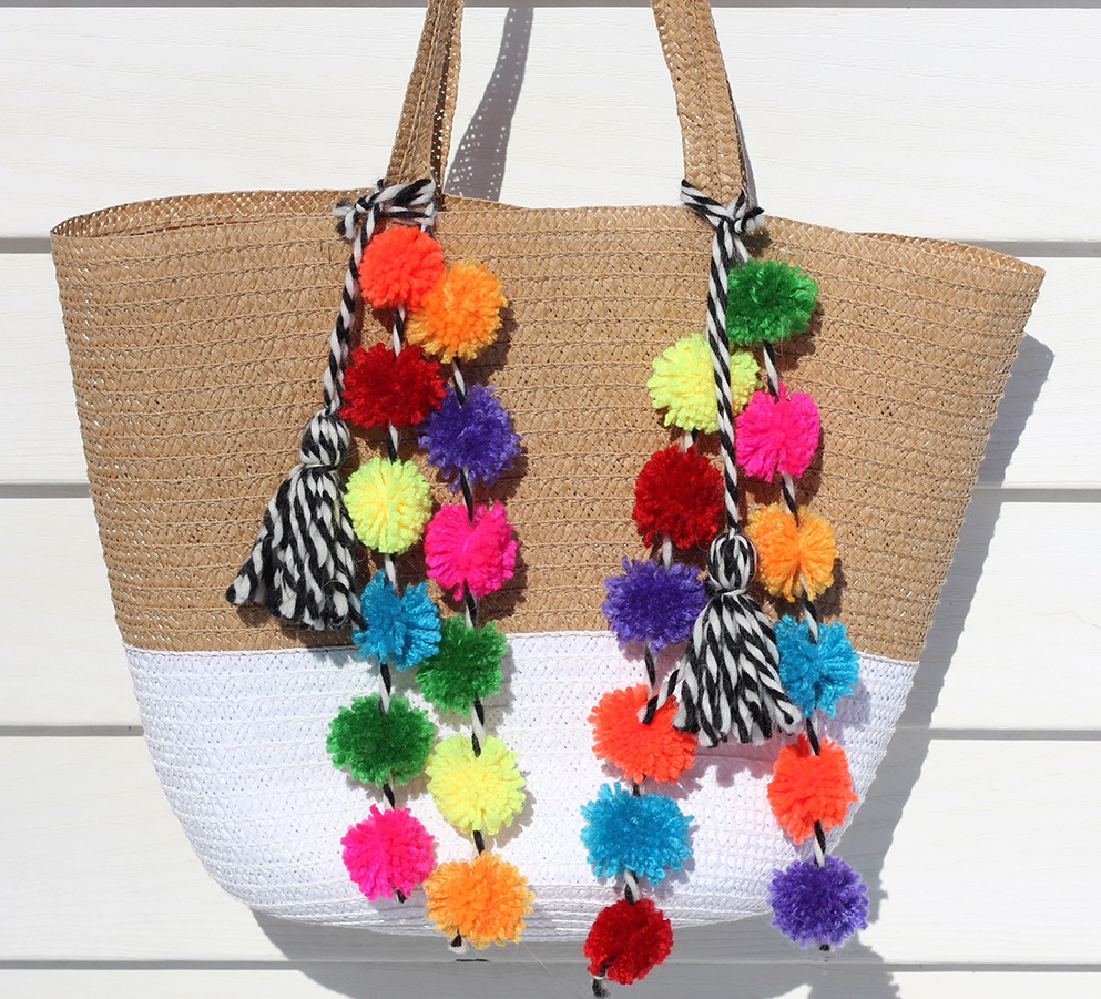 DIY Pom-Pom Beach Bag